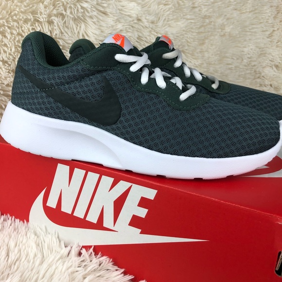 nike tanjun green womens